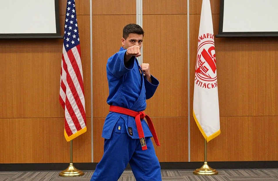 লেইতাইয়ের ধার: ভিয়েতনামের একুশ বছরের ছেলে, চীনের ছয় সোনার দেয়াল আর ৫৬ কেজির হিসাব