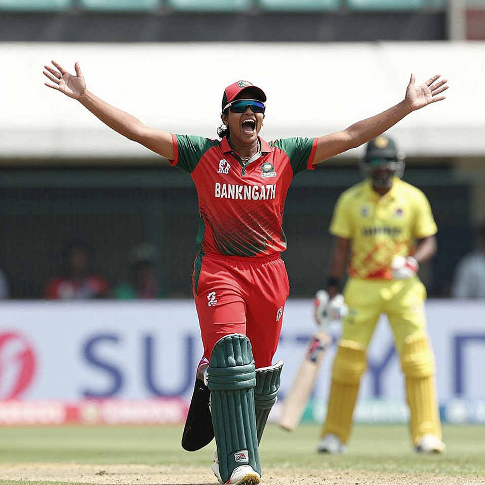 পঁয়ত্রিশে দুই বছরের চুক্তি: ট্যামি বিউমন্ট ও দ্য ব্লেজের খতিয়ানে লুকিয়ে থাকা আসল সংকট