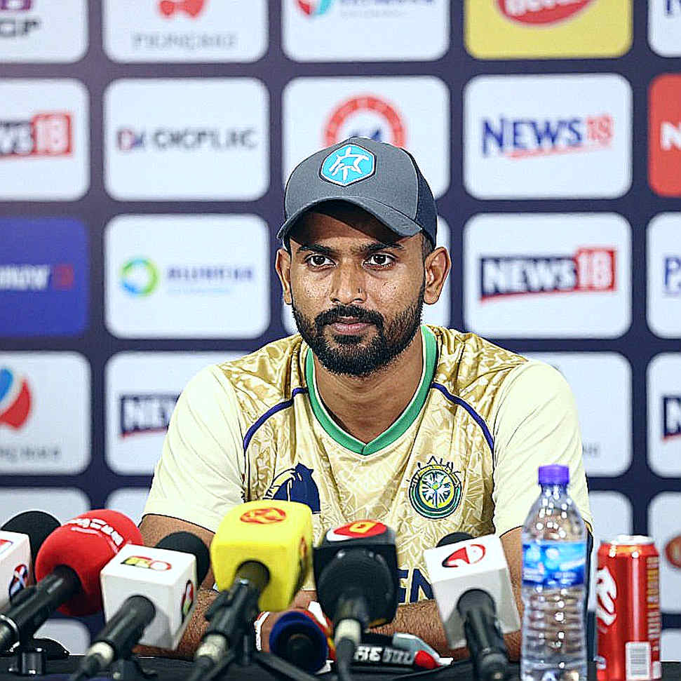 অর্ধ-স্থানের নীরবতা: এশিয়ার একদিনের ক্রিকেটে মধ্য ওভারই যেখানে ভাগ্য লেখা হয়