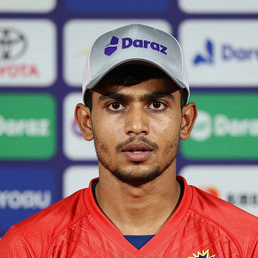 আর্যর ১৯৯ নয়, সিরাজের ওভার-গণনাই রণজির আসল খবর